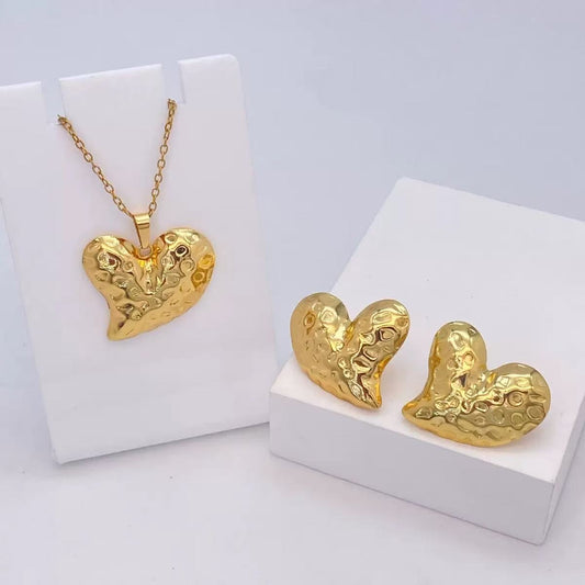 C1600 Conjunto de collar y aretes corazon dorado acero inoxidable 24cm largo 3cm dije