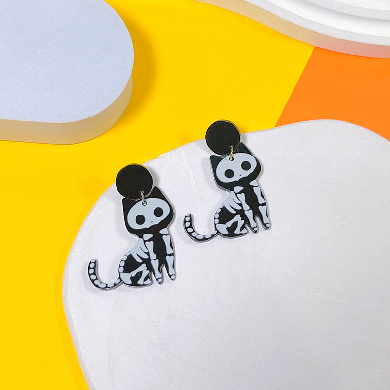 E4064 Aretes esqueleto gato acrílico 5cm