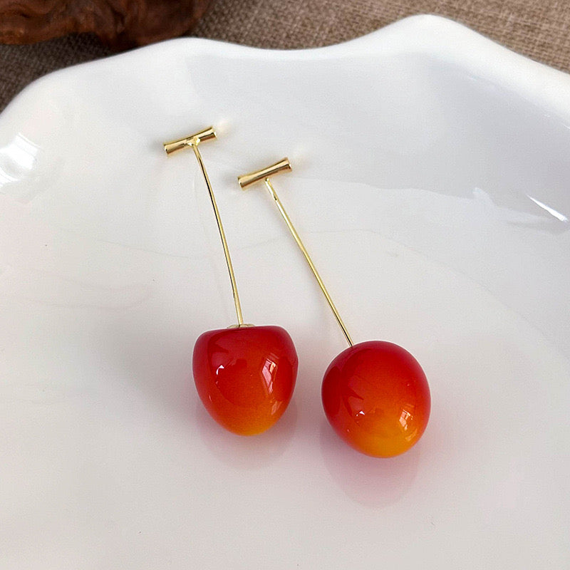 E3797 Aretes cereza roja chica 5cm resina