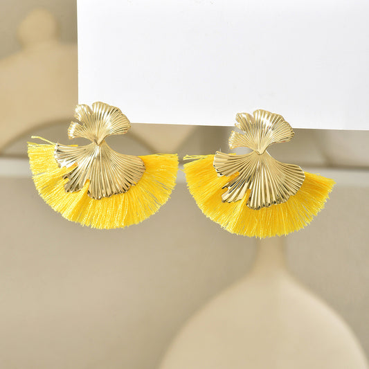 E7114 Aretes con diseño de hoja de Ginkgo y flecos amarillos  en abanico aleacion 6cm