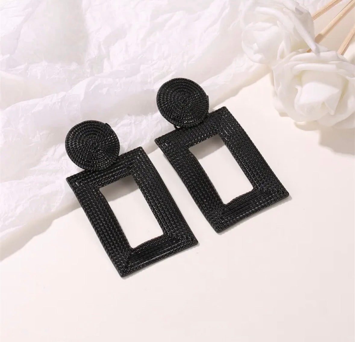 E5853 Aretes cuadros negros aleacion 6cm