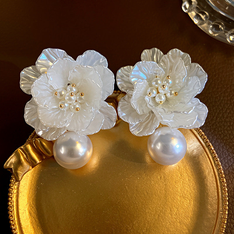 E4466 Aretes flor blanca perla aleacion 5cm
