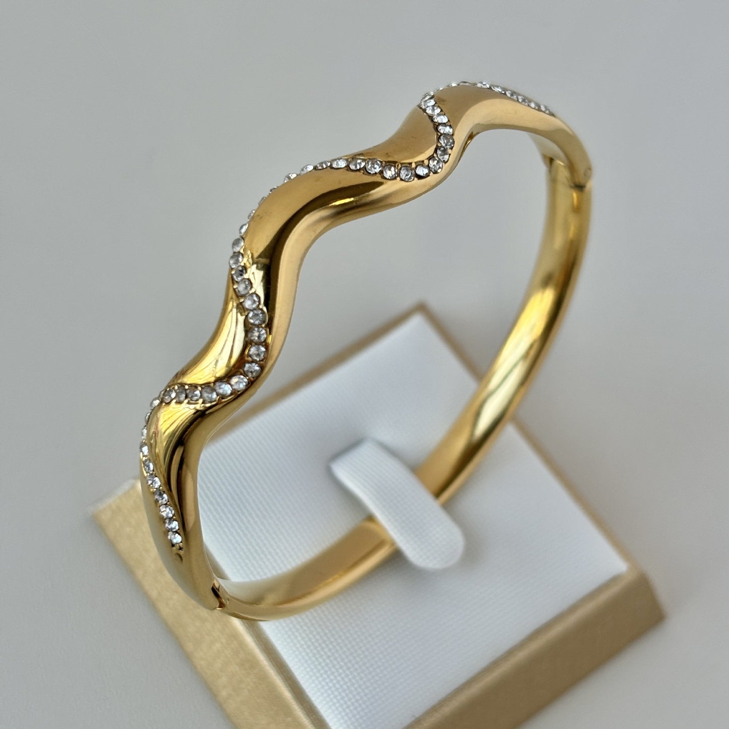 B569 Brazalete dorado acero titanio 6.5cm