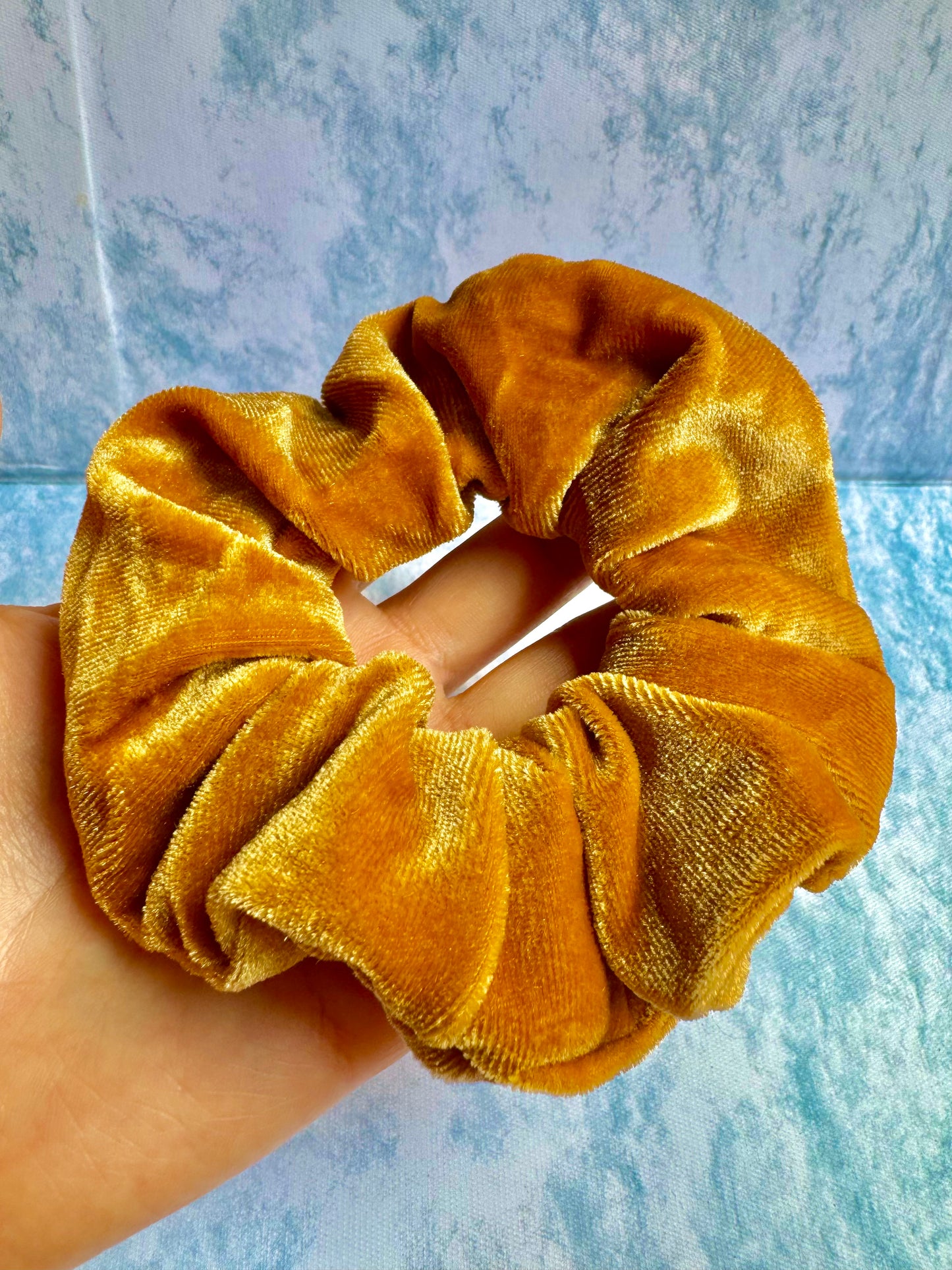 J215C Scrunchie para el cabello gamuza camel grande