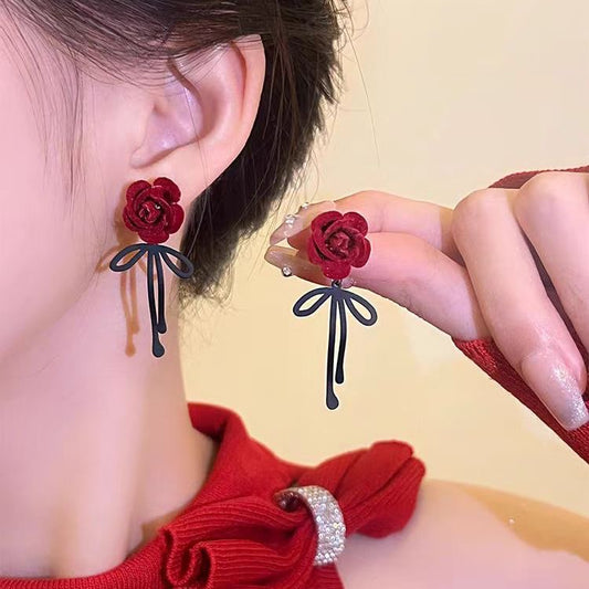 E4314 aretes flor roja poste de plata 4cm