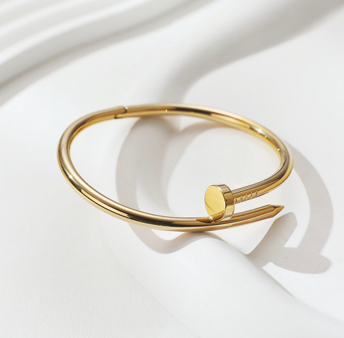B757 brazalete clavo dorado elegante acero inoxidable chapado en oro de 18k