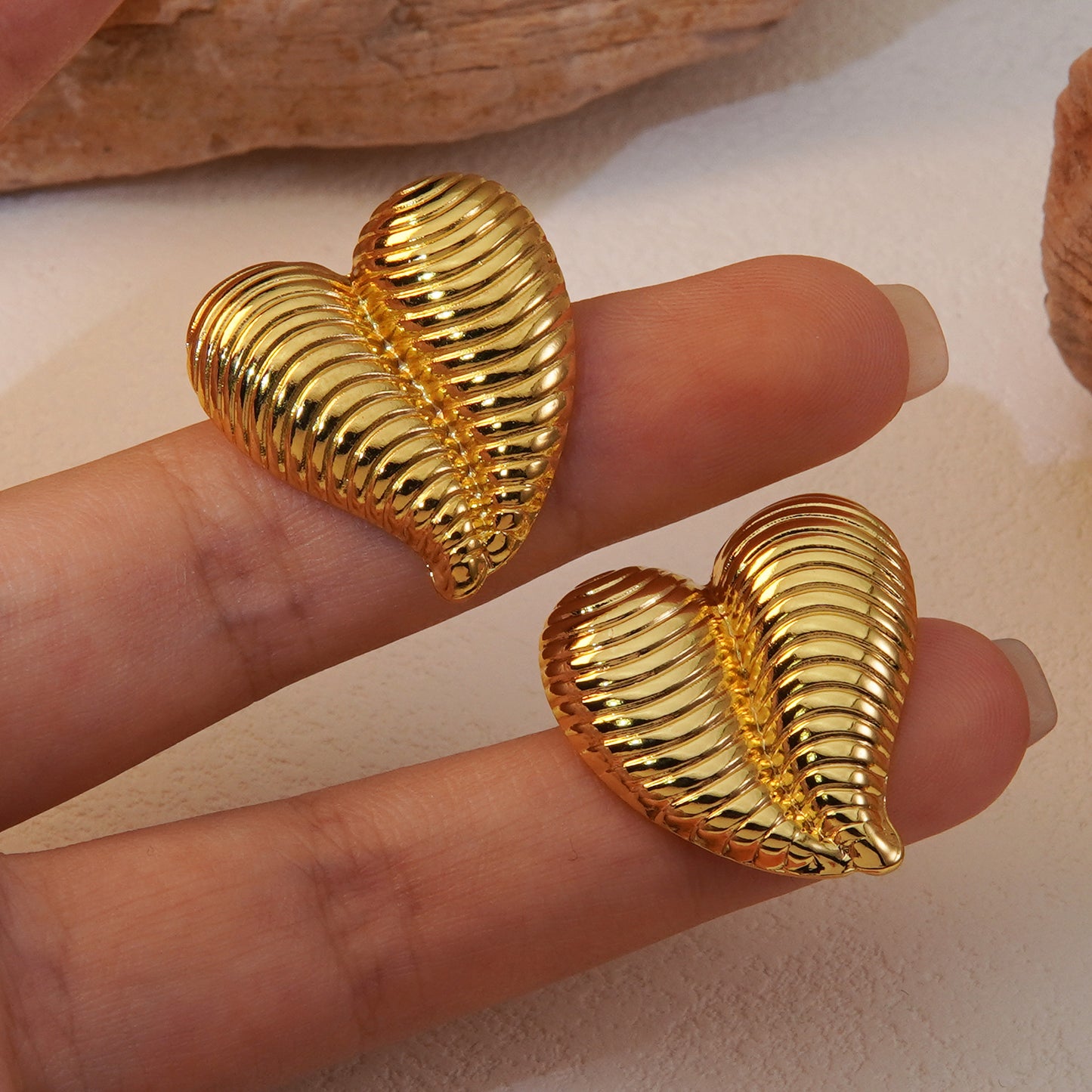 E2156 Aretes corazon dorado acero inoxidable 2.5cm