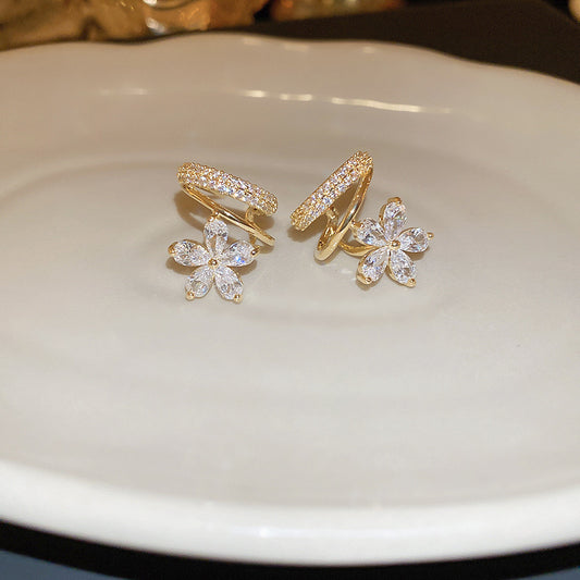 E4327 aretes flor blanca cobre 2cm