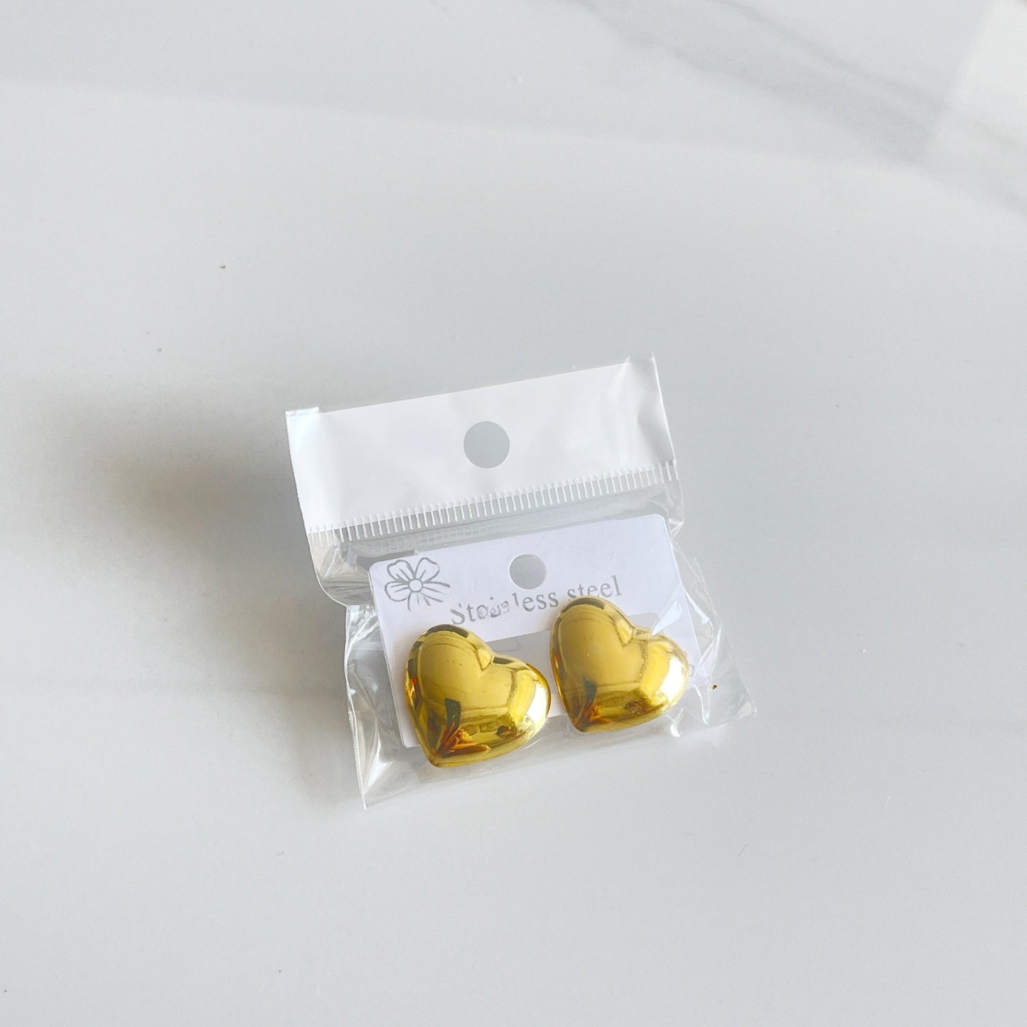 E6067 Aretes corazon globo dorado acero inoxidable 2cm