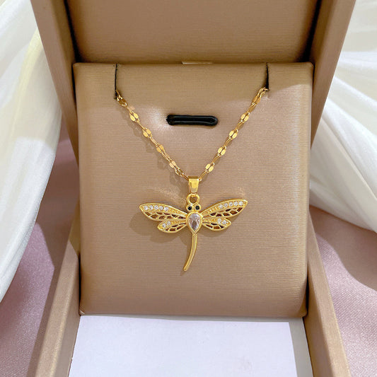 C860 Collar libélula dorada acero titanio 21cm largo 2.5cm dije