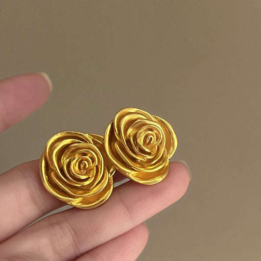 J582 Aretes flor dorada aleacion 2.5cm