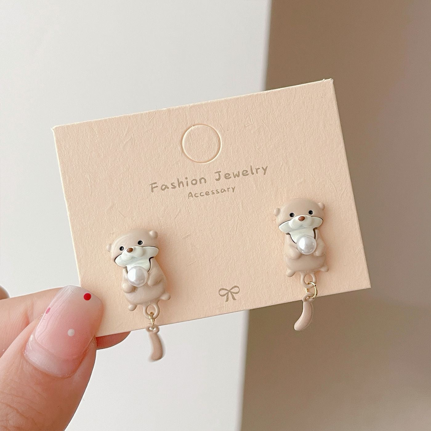 E2898 Aretes nutria esmalte aleacion 3cm