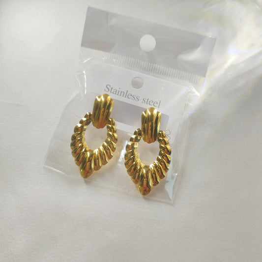 E5027 Aretes hoja dorada acero inoxidable 4cm