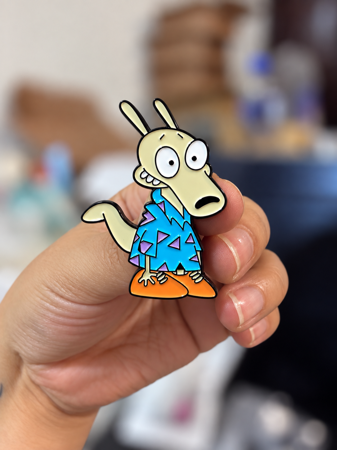 PI001 Pin broche la vida moderna de rocko para tela accesorio metal esmaltado 4x2.5cm