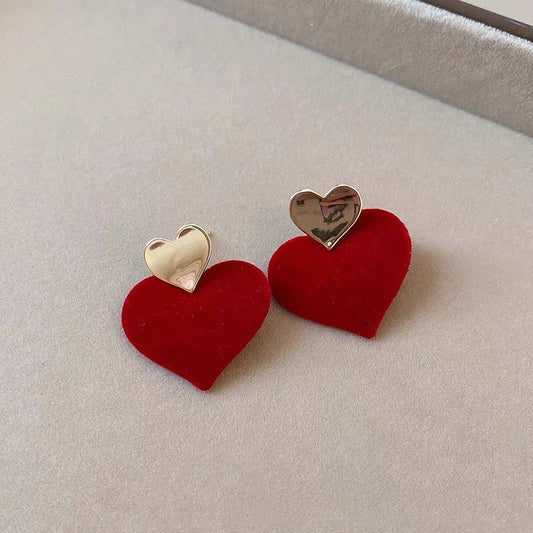 E7155 Aretes corazón terciopelo con corazones dorado aleacion 4cm