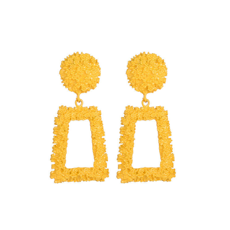 E7147 Aretes rectangular amarillo con textura aleacion 7cm