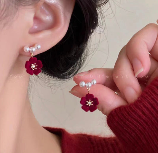 E5770 Aretes flor guinda perlas aleacion 1cm