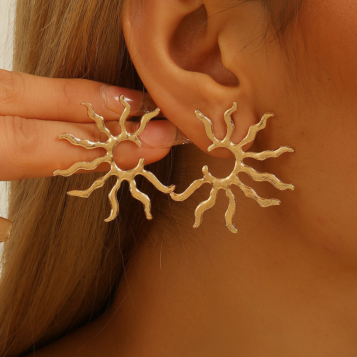 E4164 aretes sol dorado aleacion 1.3cm