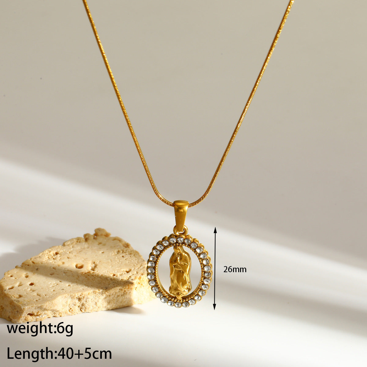 C1539 Collar Virgen de Guadalupe  acero inoxidable 21cm dije 2cm chapado en oro de 18k