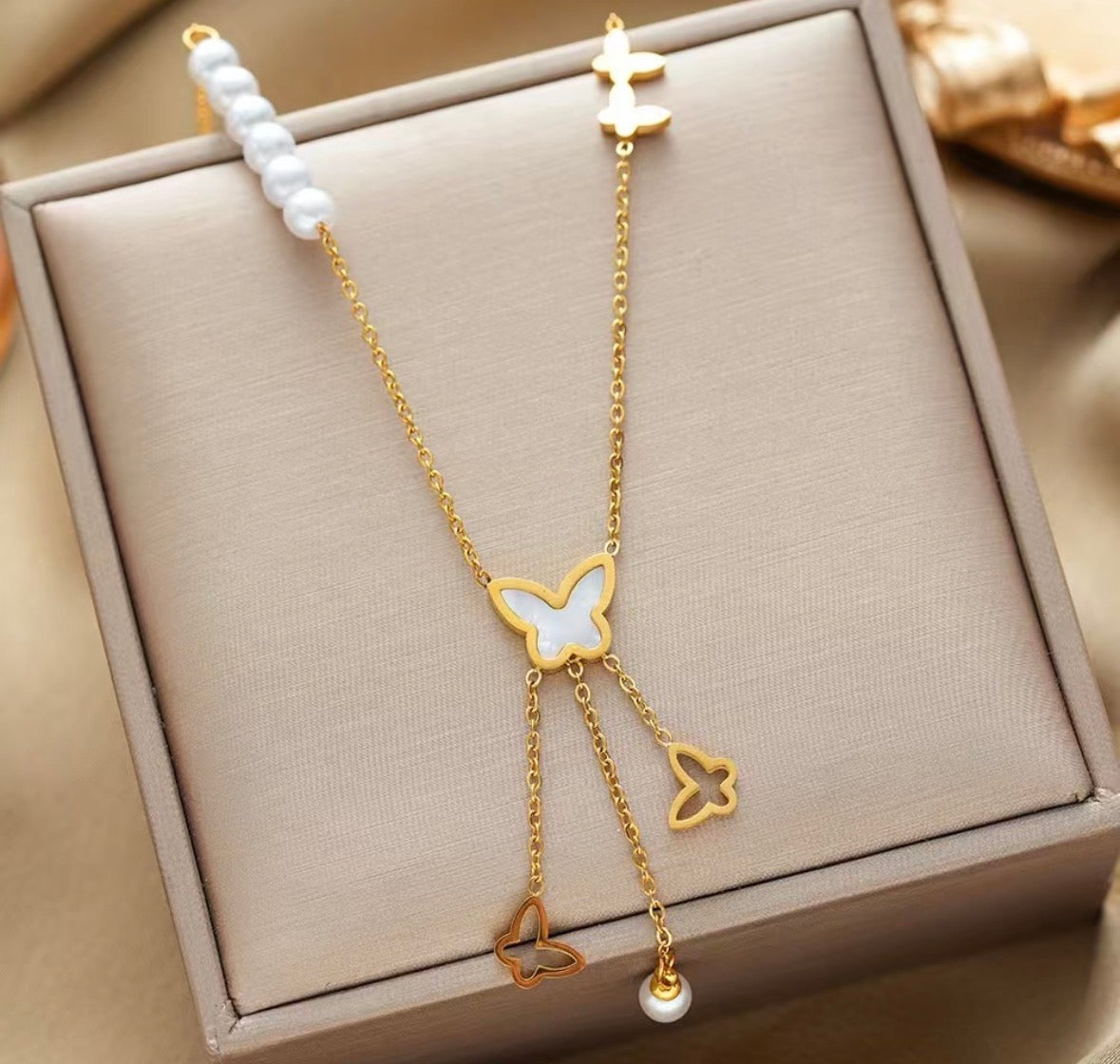 C1276 collar mariposa dorada perlas acero inoxidable
