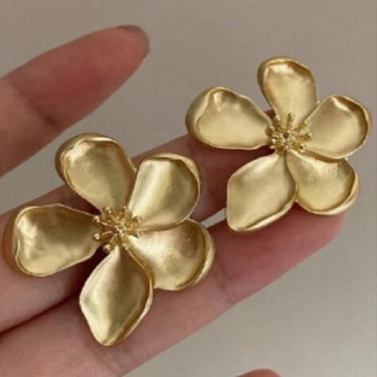 E3674 Aretes flor dorada aleacion 3cm