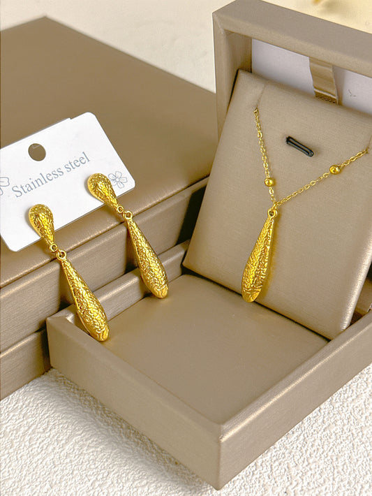 C790 Conjunto collar aretes dorados acero inoxidable chapado en oro de 18k 22cm largo 3 cm dije
