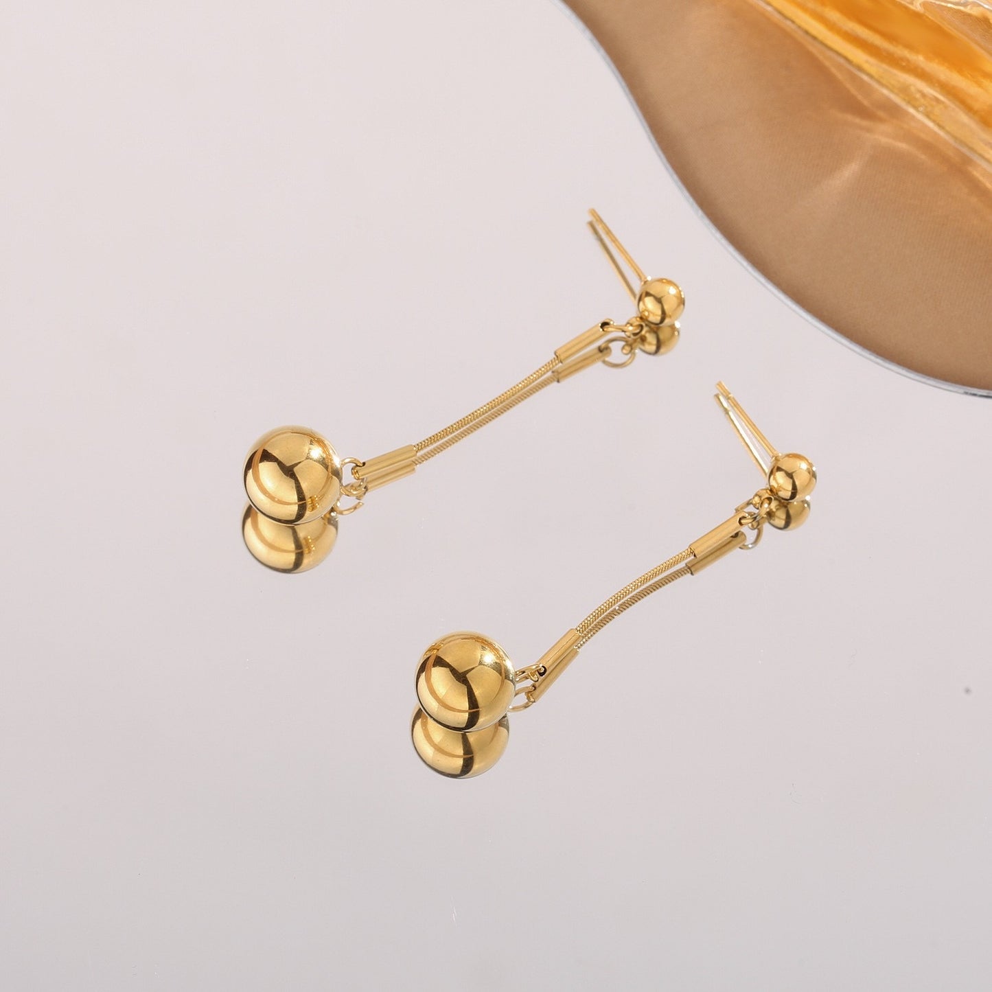 E3277 Aretes colgantes acero inoxidable chapado en oro 18k 5.5cm