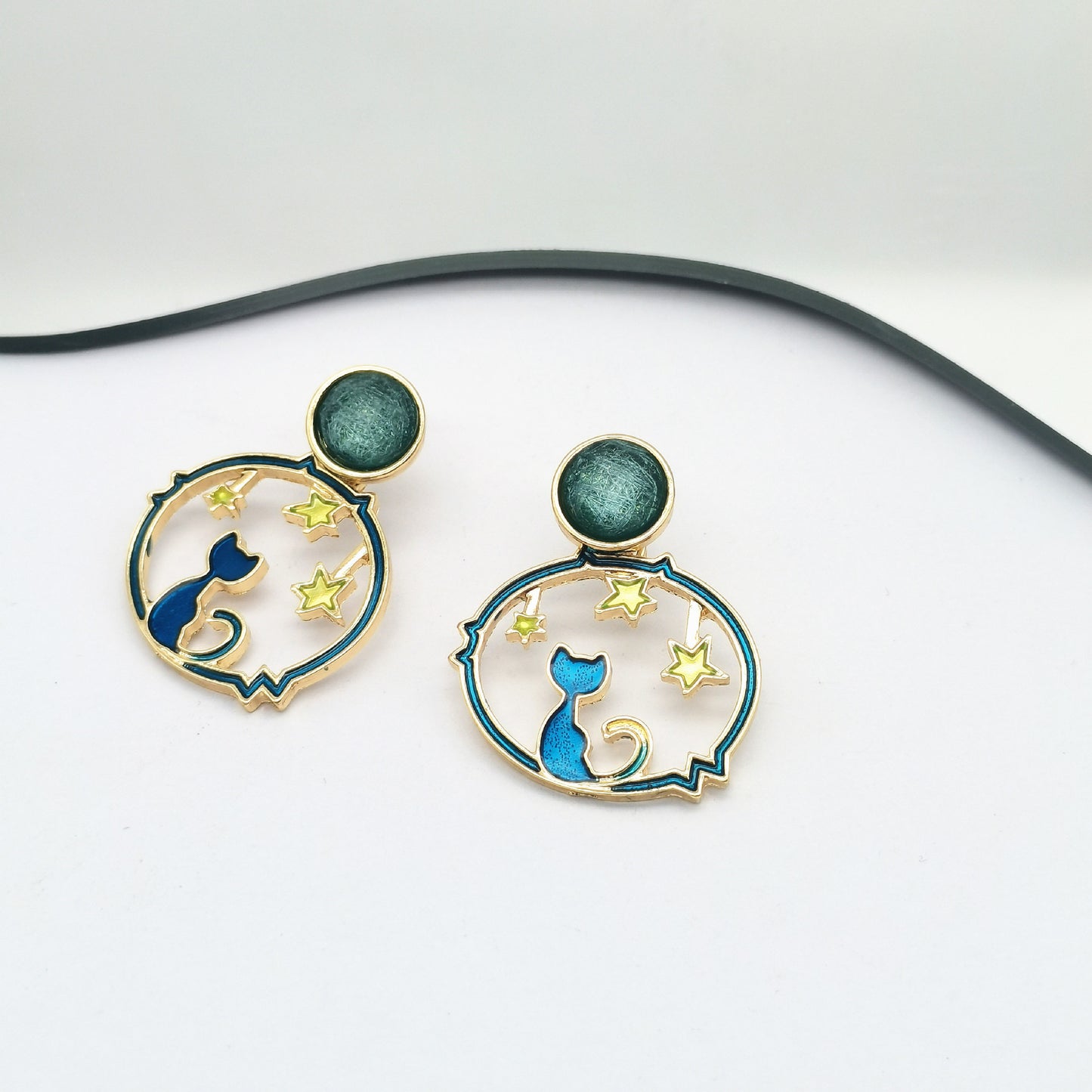E2762 Aretes gato aleacion esmalte