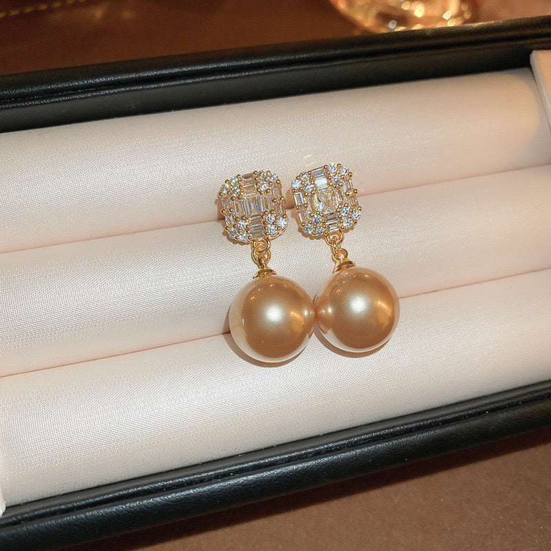 E5815 Aretes cuadro brillante perla color cobre aleacion 4cm