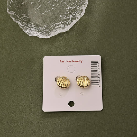 J648 Aretes conchas marina doradas cobre. 2cm