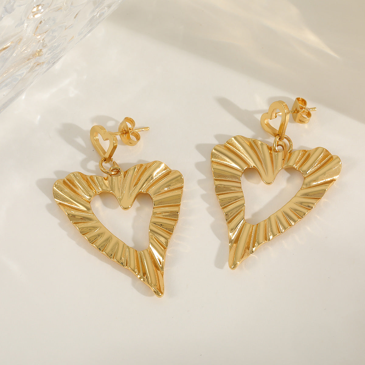 E3191 Aretes corazon dorado acero inoxidable chapado en oro 18k largo 4.5cm