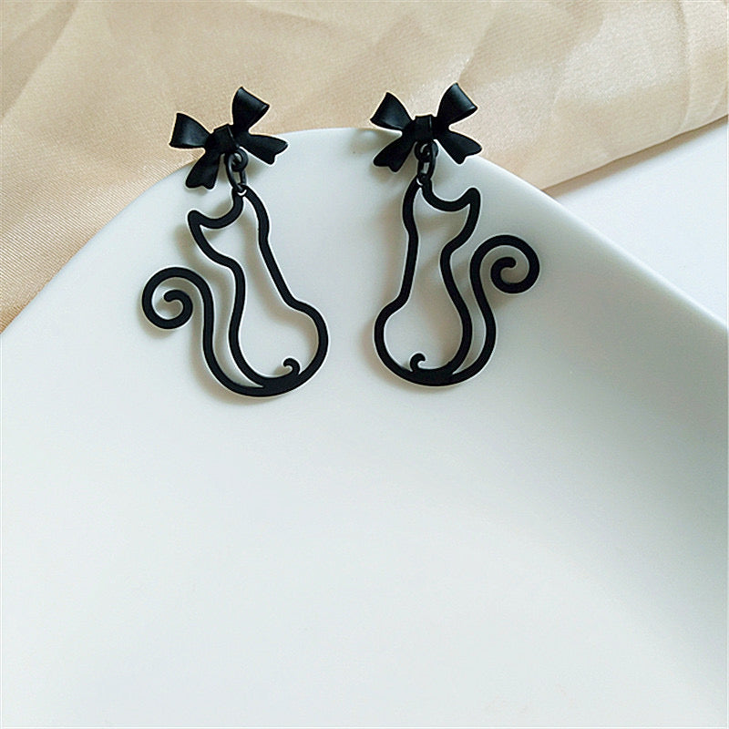 E2111 Aretes gatos negro metal enchapado