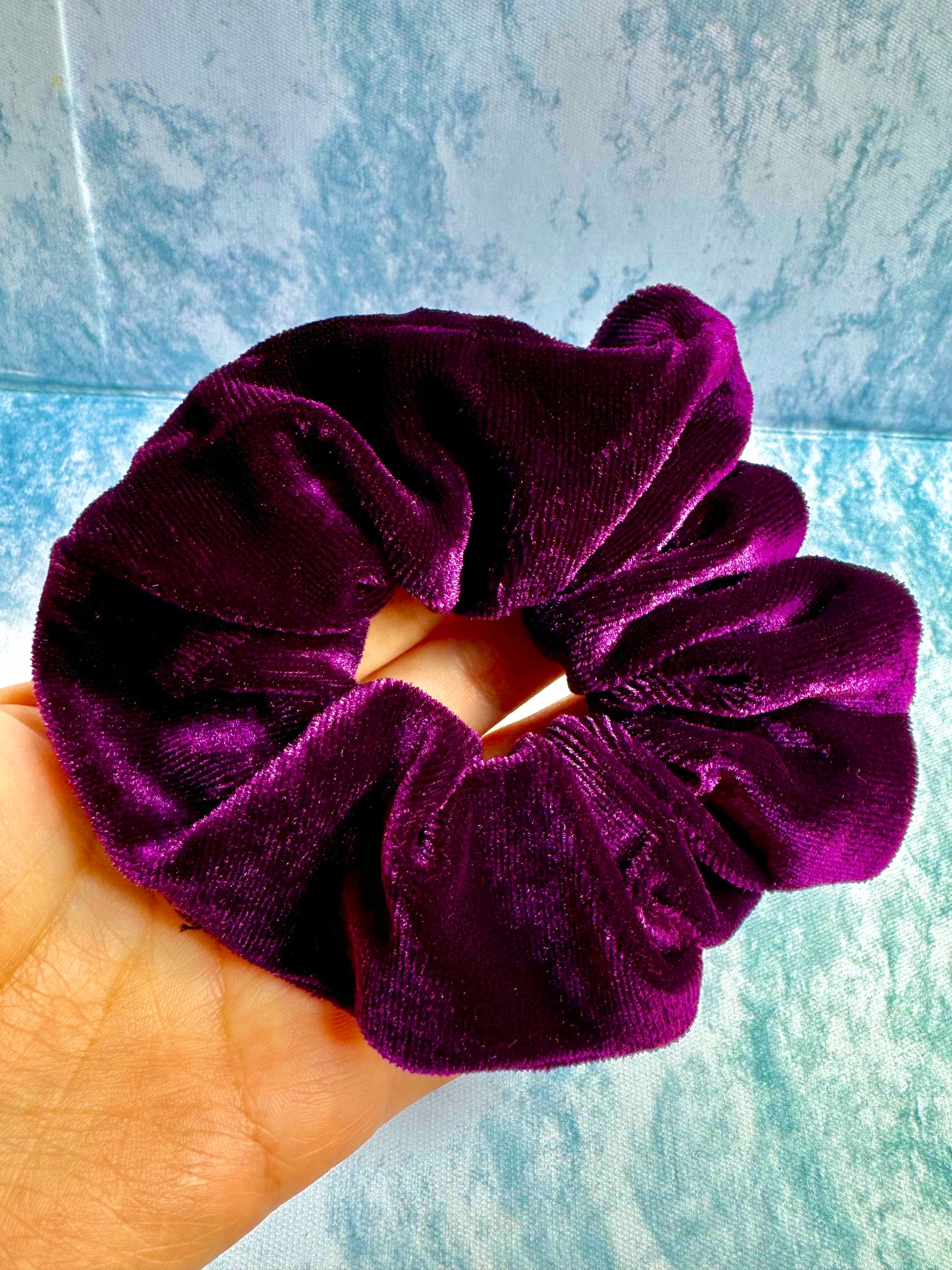 J215M Scrunchie para el cabello gamuza morada grande