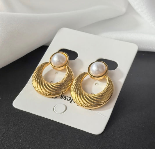 E5457 Aretes redondos dorados perla acero inoxidable chapado en oro de 16k