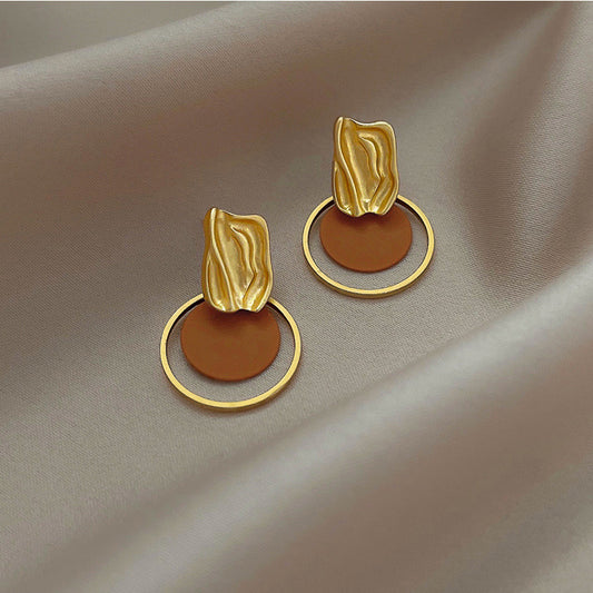 E3934 Aretes dorados círculo café aleacion 2.5cm