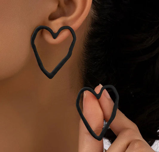 E2373N Aretes Corazon Negro Largo 3.7cm