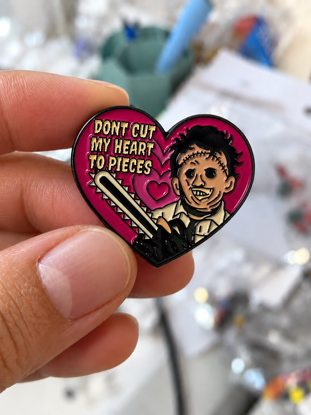 PI001 Pin broche Leatherface para tela accesorio metal esmaltado 3x2.5cm