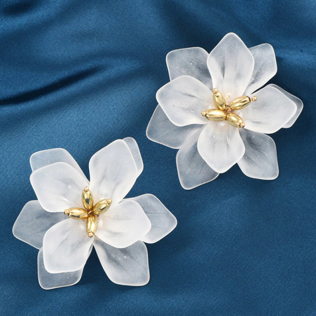 E1536 Aretes Flor Blanca Resina