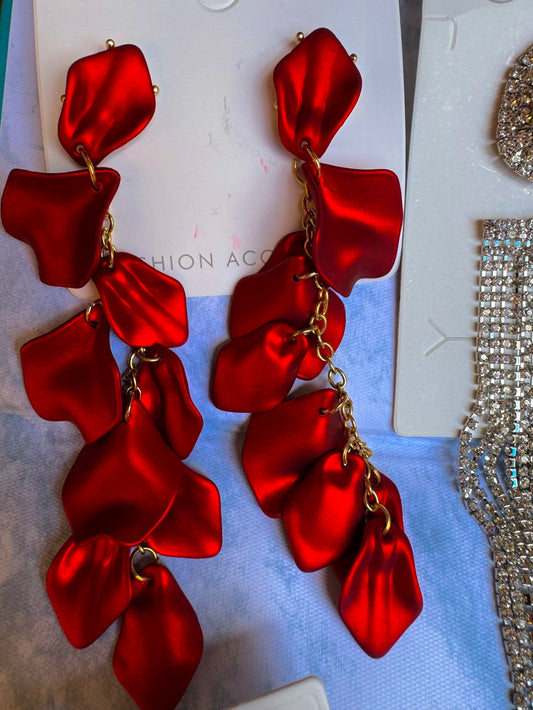 E228R Aretes Pétalos Rojo Acrilico Suave Maxi Ligeros