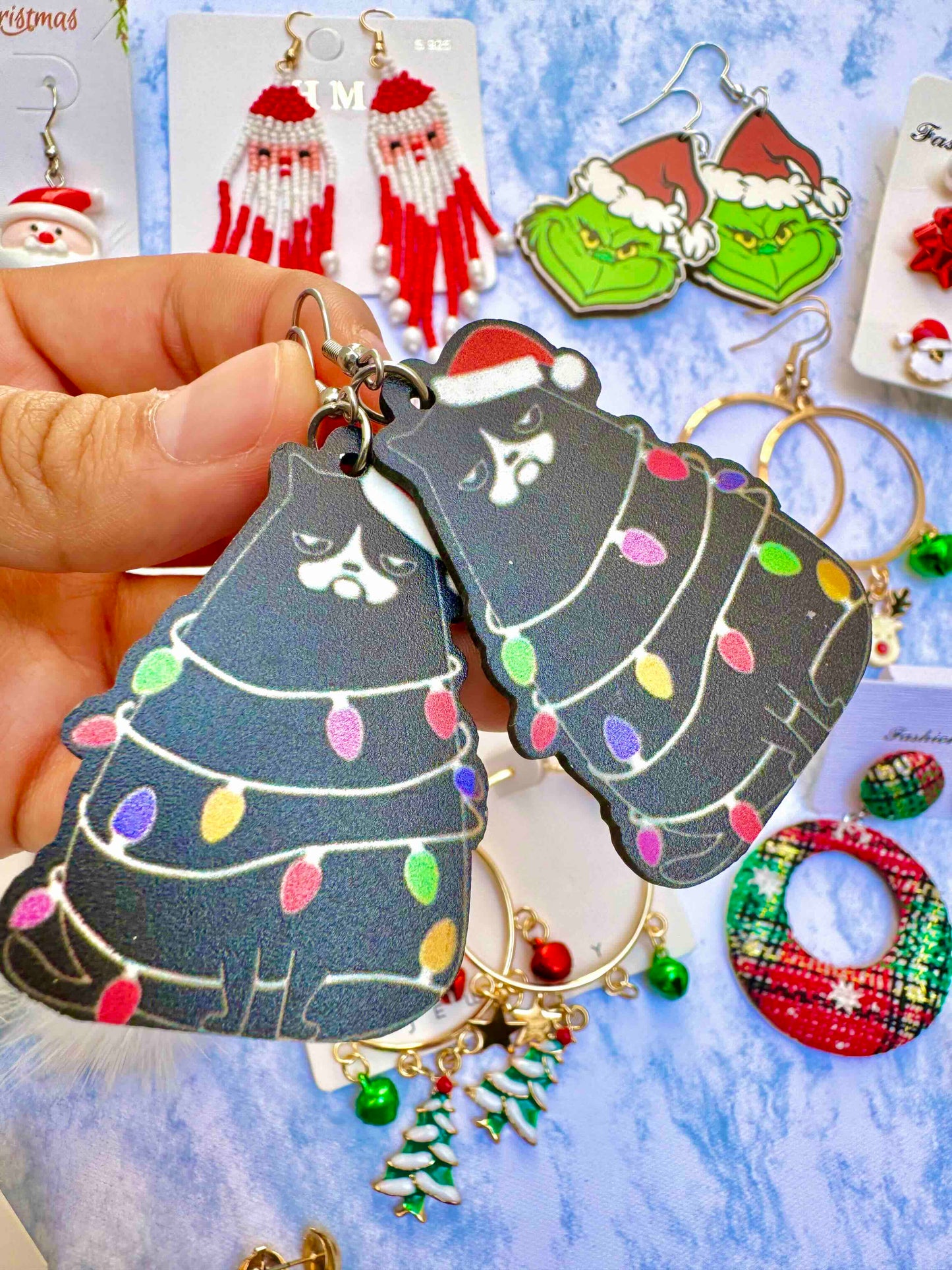 E669 Aretes gato amargado odio navidad acrílico ligeros lisos 7cm