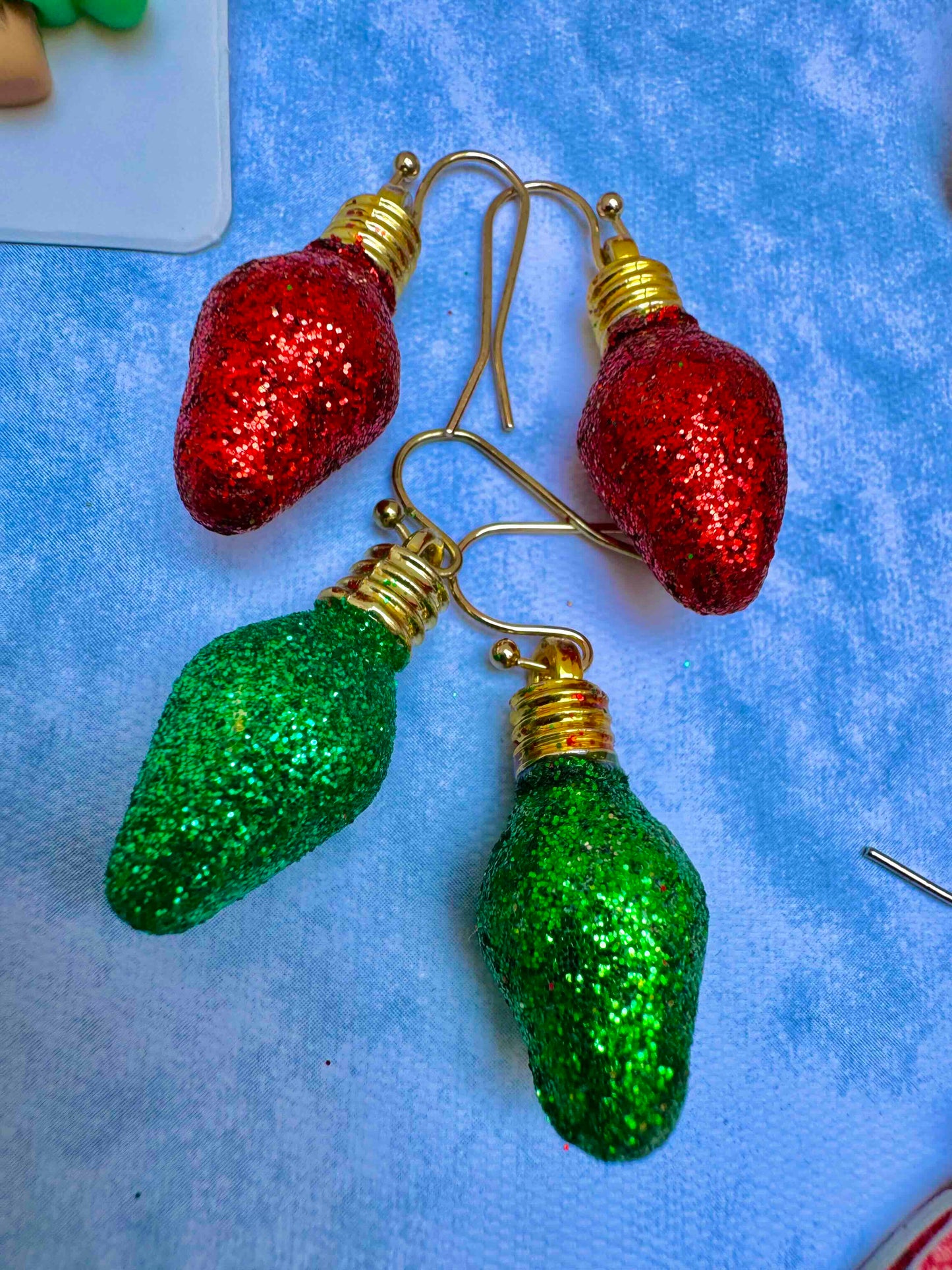 E721 Aretes incluye 2 pares luces/ brillitos ligeros navideños 3.5cm