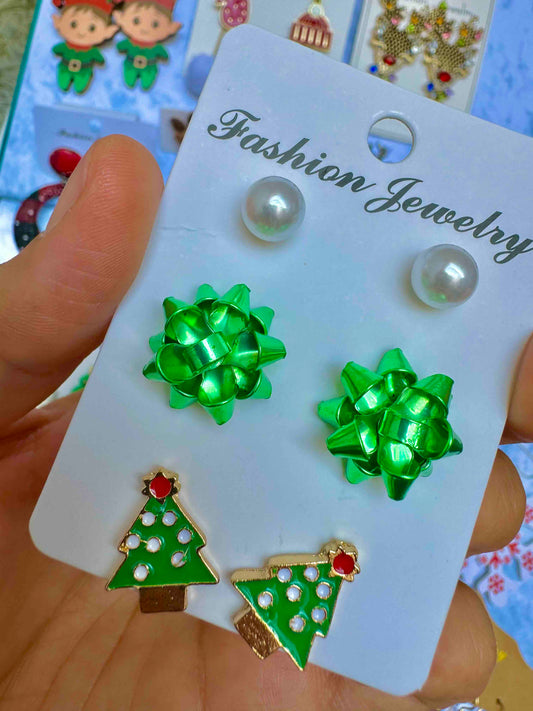 E720 Aretes juego navideño incluye 3 pares 1.5cm