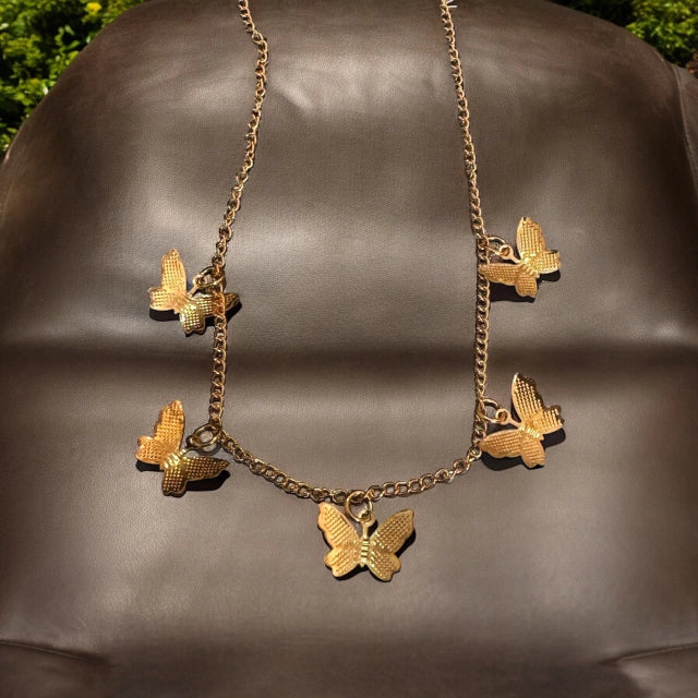 C108 Collar Dorado 5 Mariposas